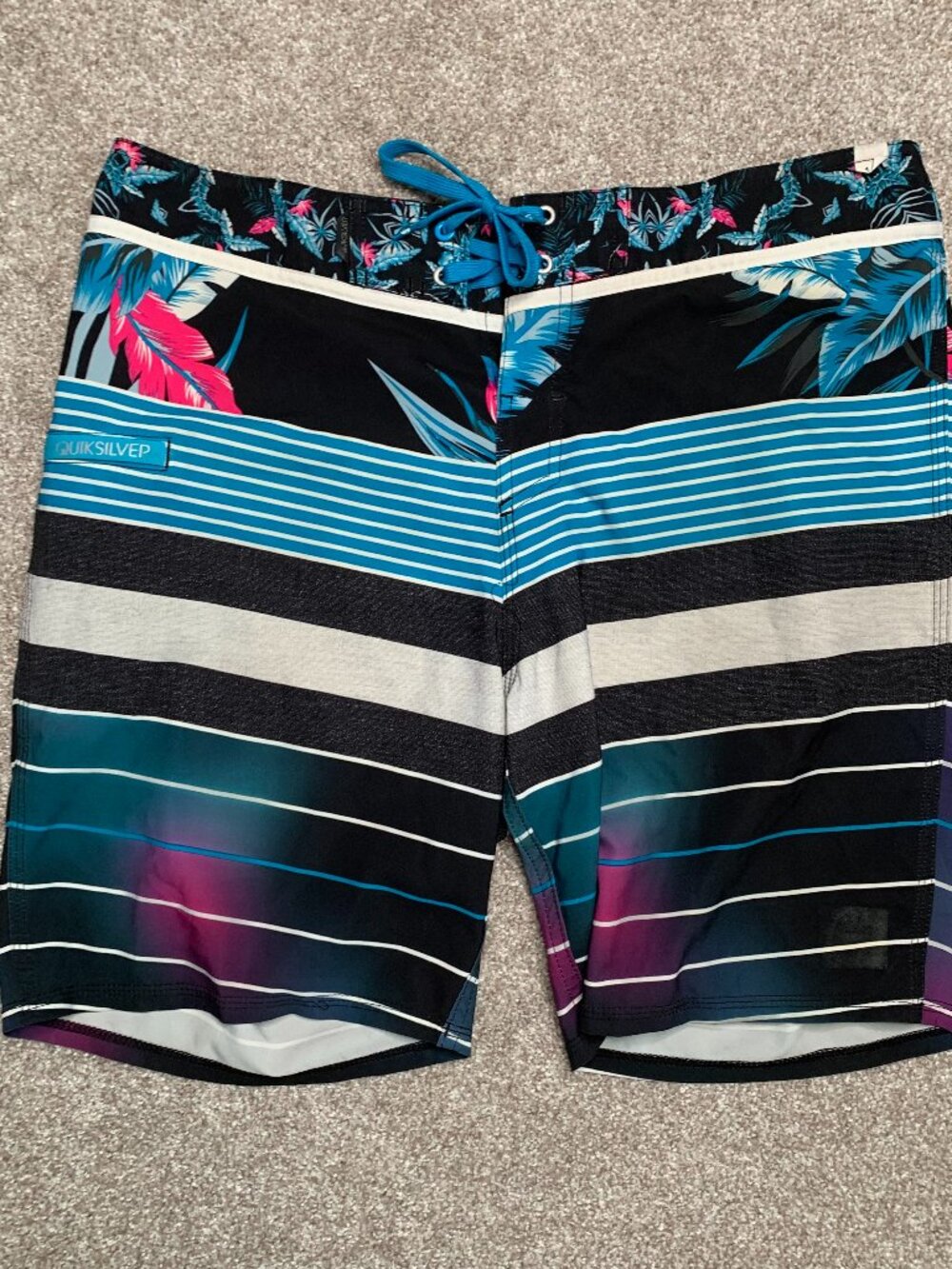QUIKSILVER Mens Board Swim Shorts Black Blue Light Flowers Pink 34